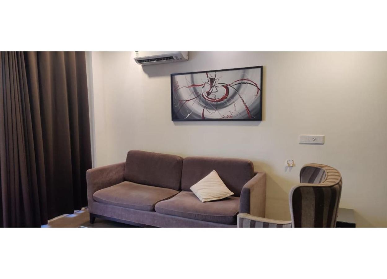 Aarju Luxurious Stay كالانغيُت المظهر الخارجي الصورة