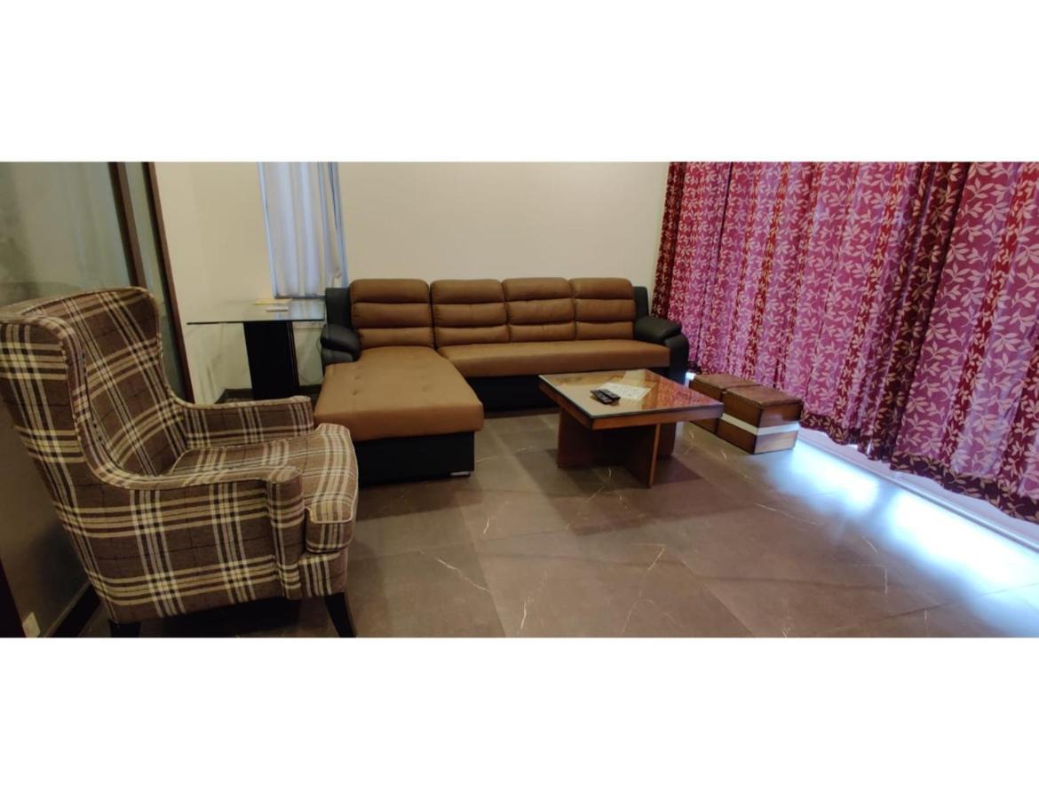 Aarju Luxurious Stay كالانغيُت المظهر الخارجي الصورة